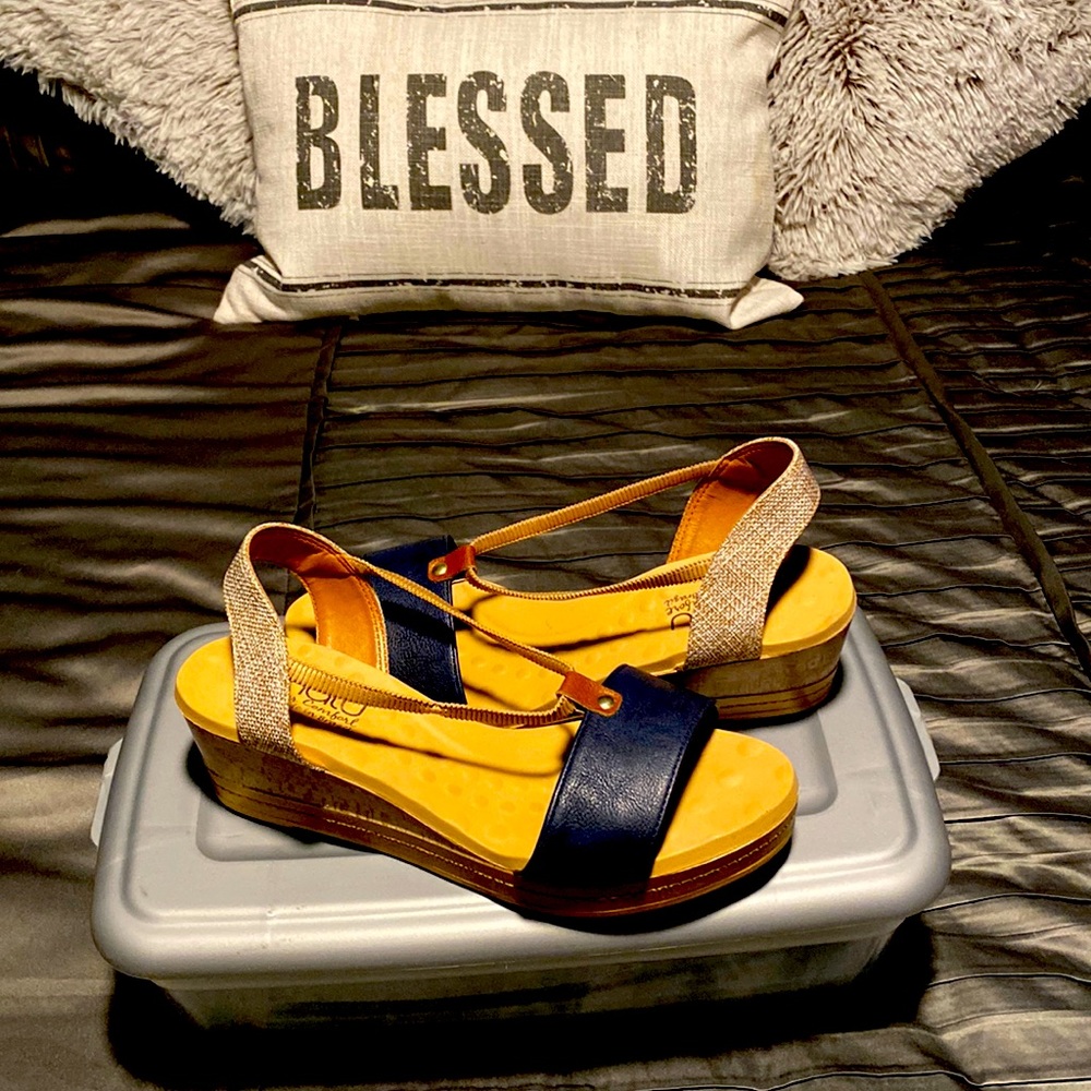 I’m cleaning out my closet and don’t have anymore room for these shoes.